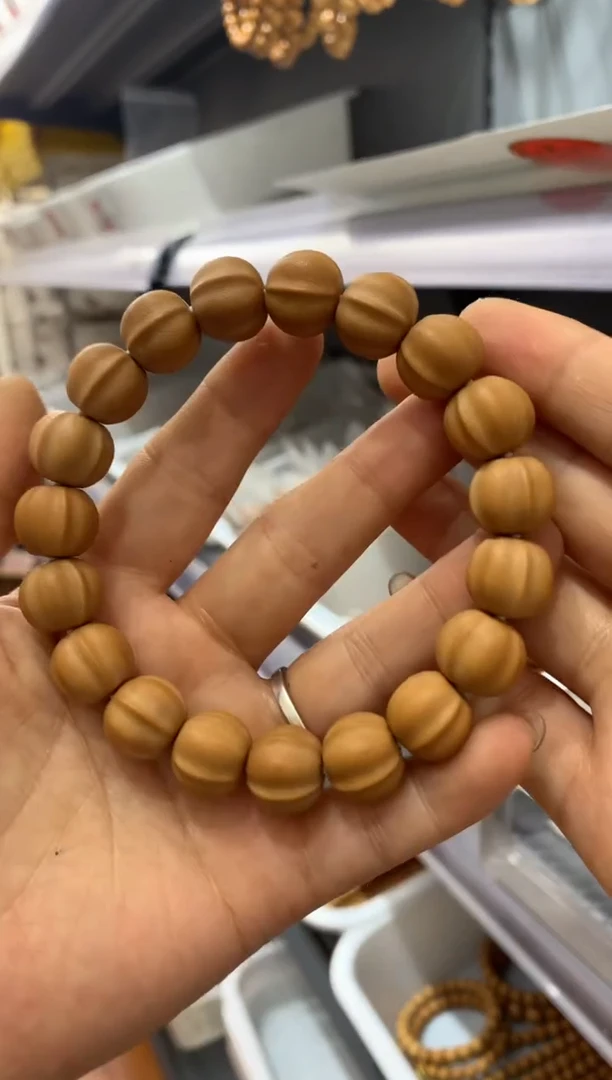 【闪购商品】猴头核桃吊坠鲨鱼鳍