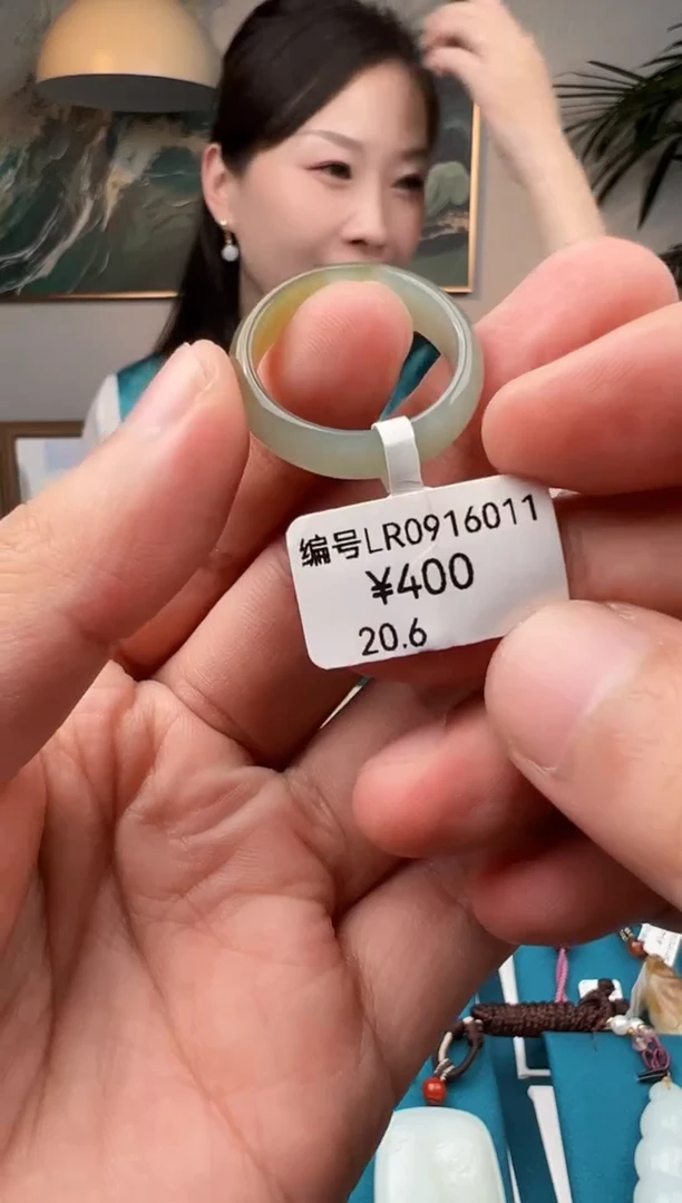 颈饰未镶嵌和田玉戒圈   20.6  LR