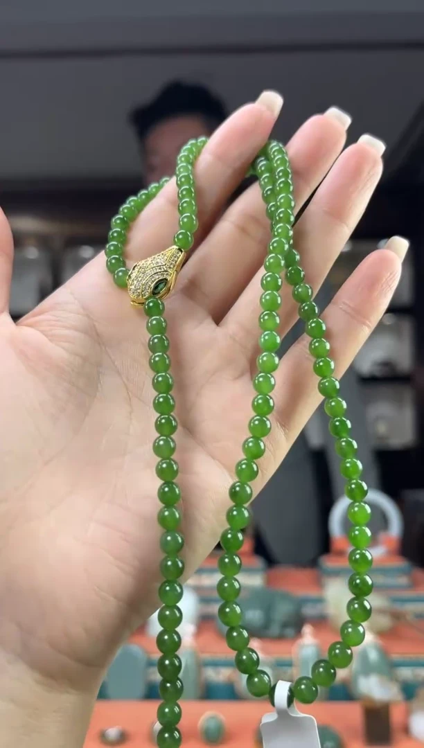 颈饰未镶嵌和田玉佩佩