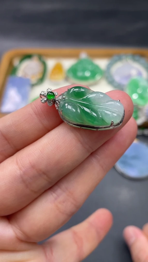 【闪购商品】翡翠颈饰18K金镶嵌44..........