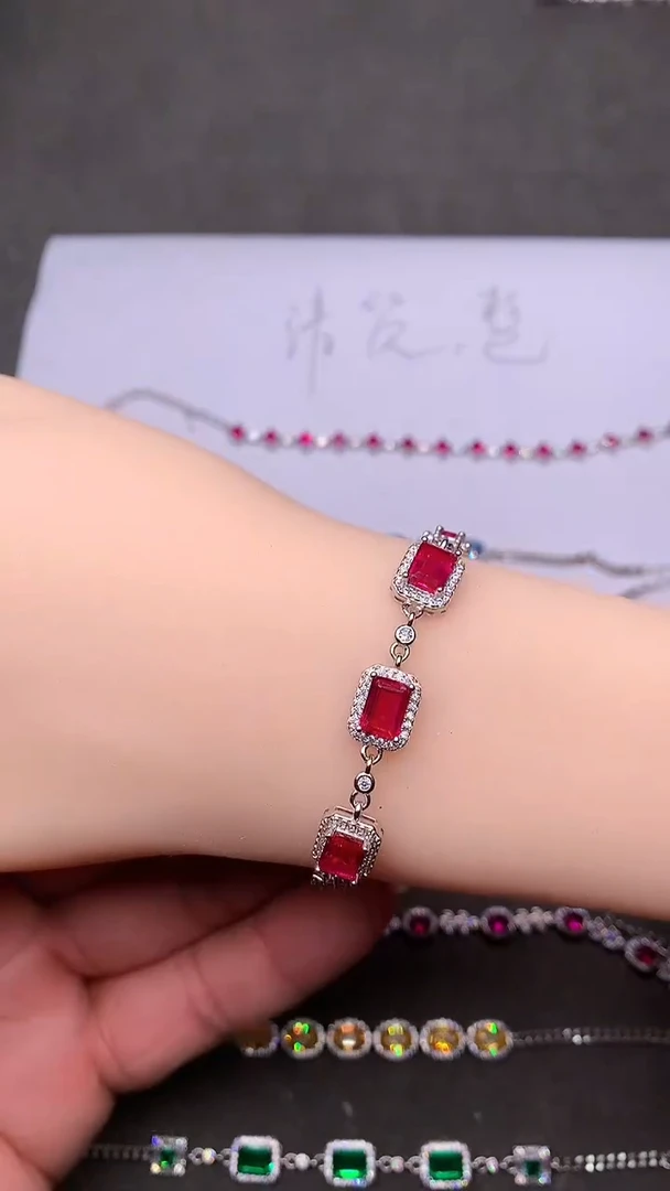 【闪购商品】红宝石手链银S925镶嵌............