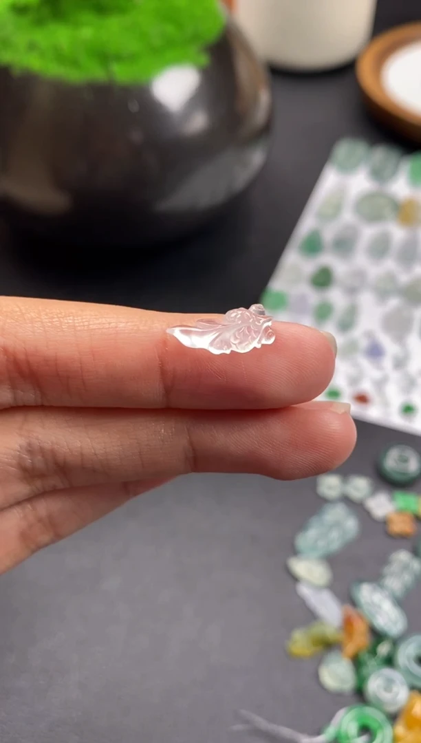 颈饰未镶嵌翡翠翡翠冰种裸石
