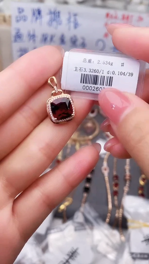 颈饰18K金镶嵌石榴石--专柜--