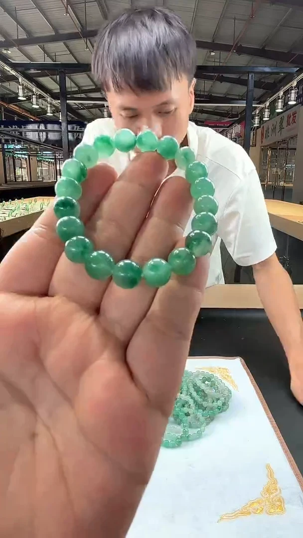 石英质玉（非洲翠）手串未镶嵌非洲翠/手串/多样性发一件