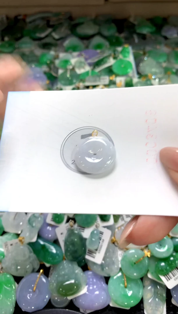 颈饰18K金镶嵌翡翠1111111111111111