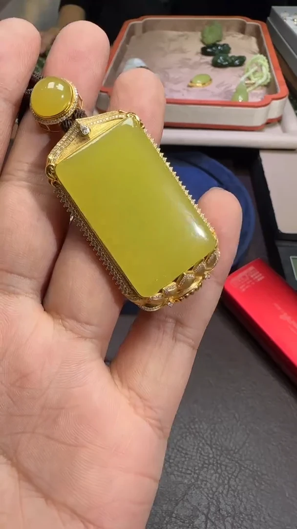 18K金镶嵌和田玉挂件【陆1119】46 7026