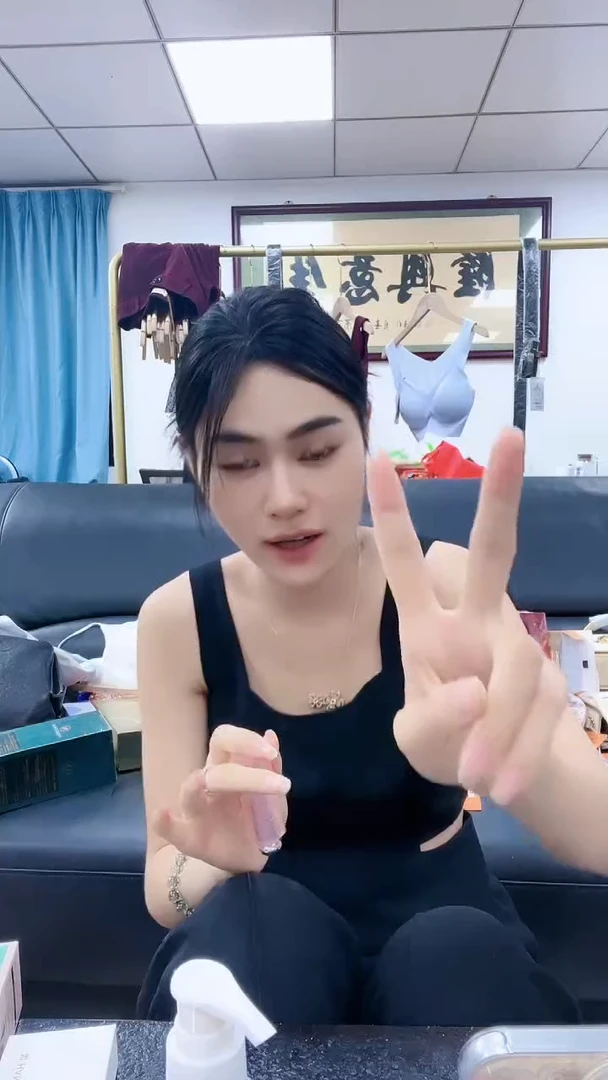 2025703【015】迪家变色唇膏001+004