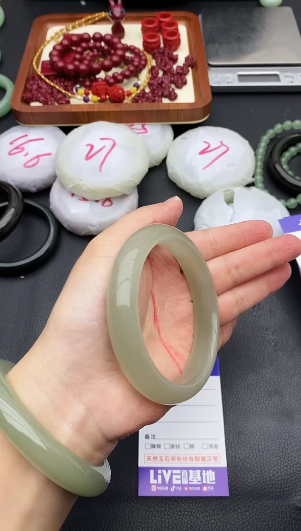 未镶嵌手镯石英质玉124+62.5