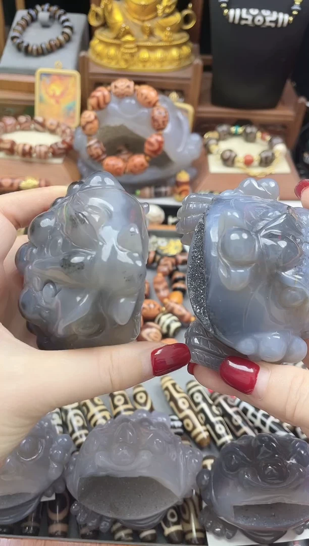 未镶嵌珠珠玛瑙/玉髓独**舞32+33天然三足金蟾晶洞雕刻件