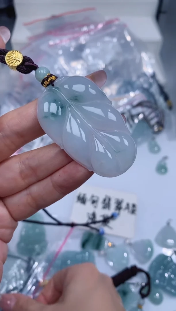 颈饰未镶嵌翡翠吊坠