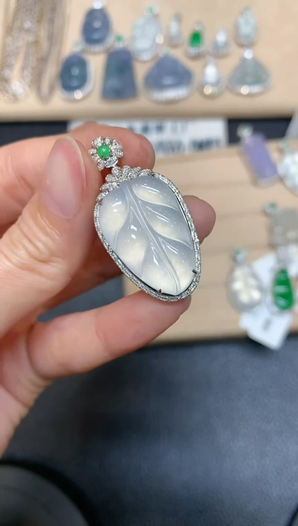 【闪购商品】翡翠吊坠(不含链)18K金镶嵌【无服务费