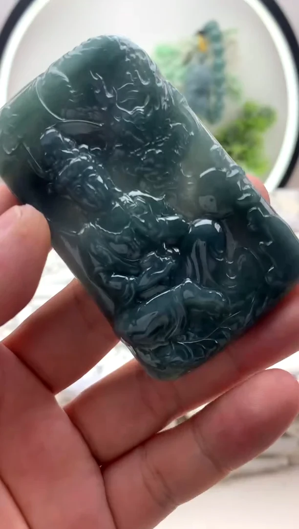 翡翠未镶嵌颈饰观音
