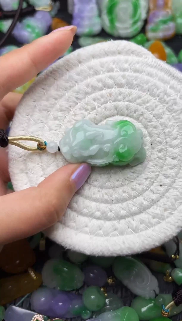 颈饰未镶嵌翡翠缅甸翡翠吊坠