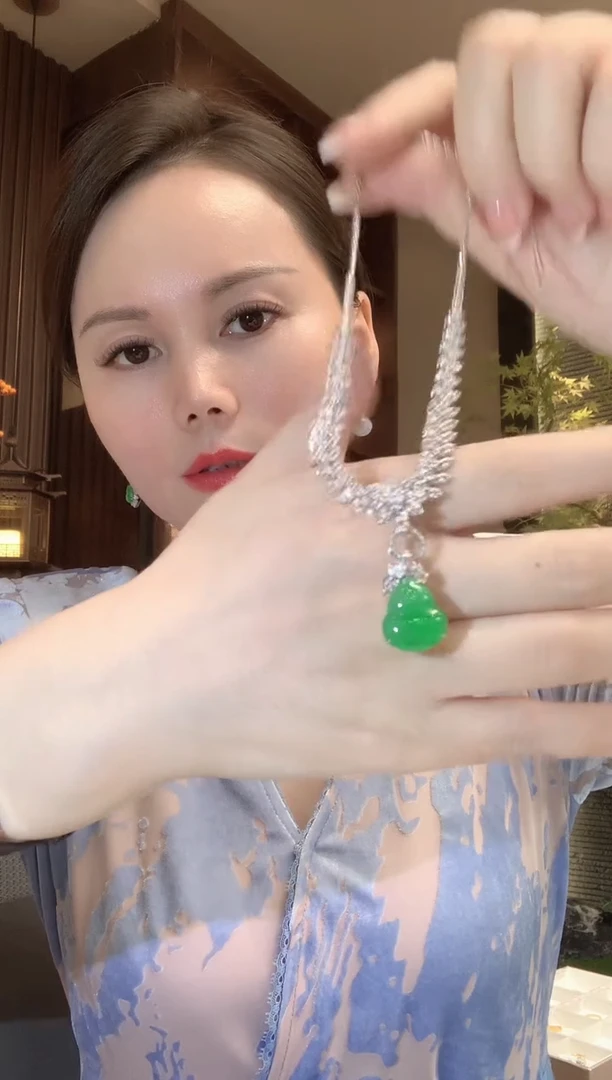 吊坠(不含链)18K金镶嵌翡翠C30