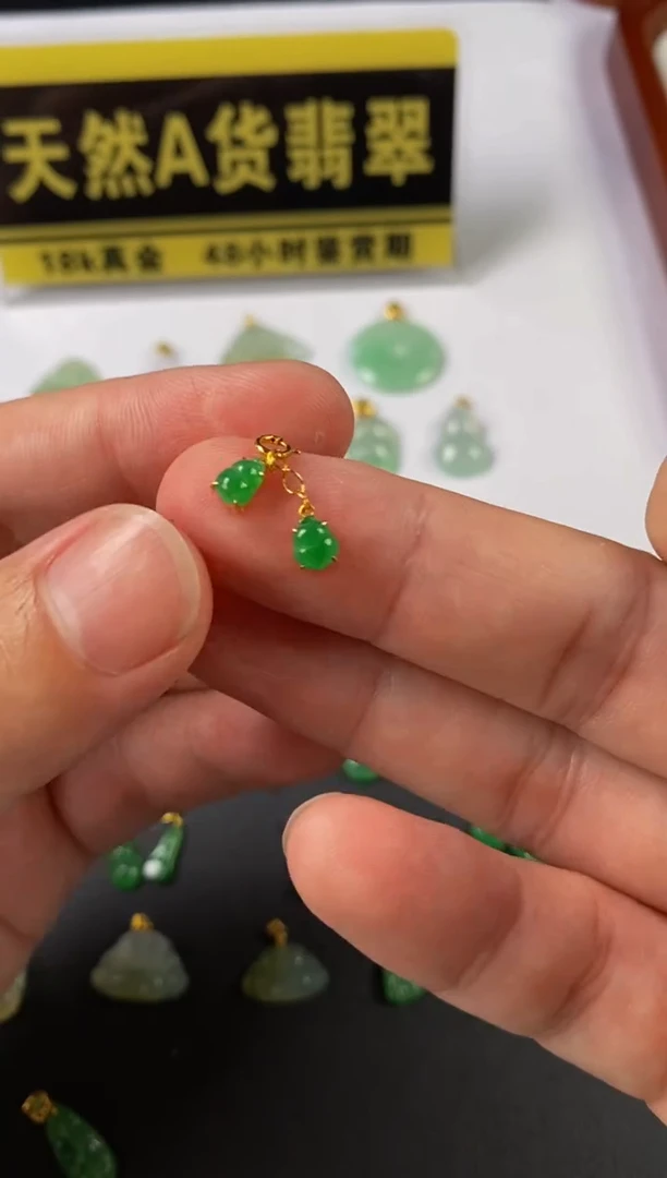 翡翠18K金镶嵌颈饰天然A货翡翠