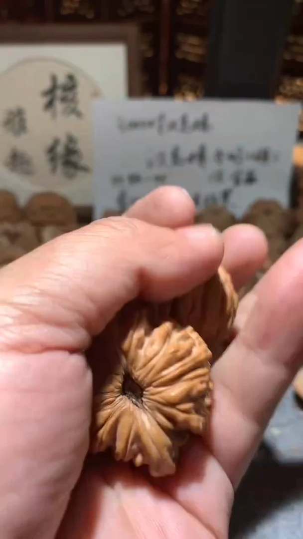文玩核桃把件【核缘雅趣】41左右汉高楼，同尺寸随机发
