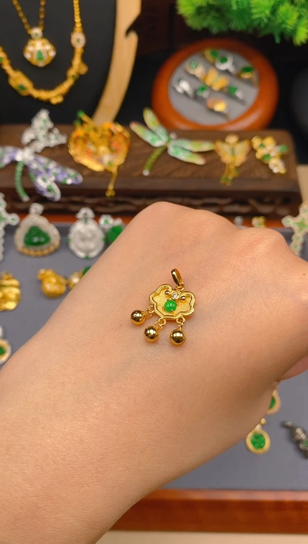 【闪购商品】翡翠吊坠(不含链)银S925镶嵌如意锁