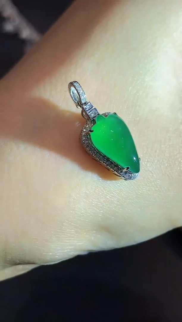 吊坠(不含链)18K金镶嵌翡翠LF多样性发其一