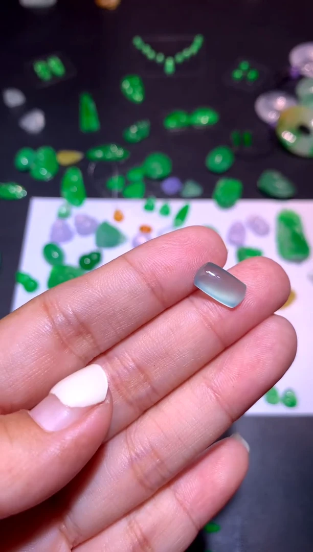 颈饰未镶嵌翡翠马鞍