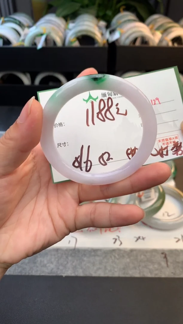 未镶嵌定制翡翠毛货需精细抛光+多人