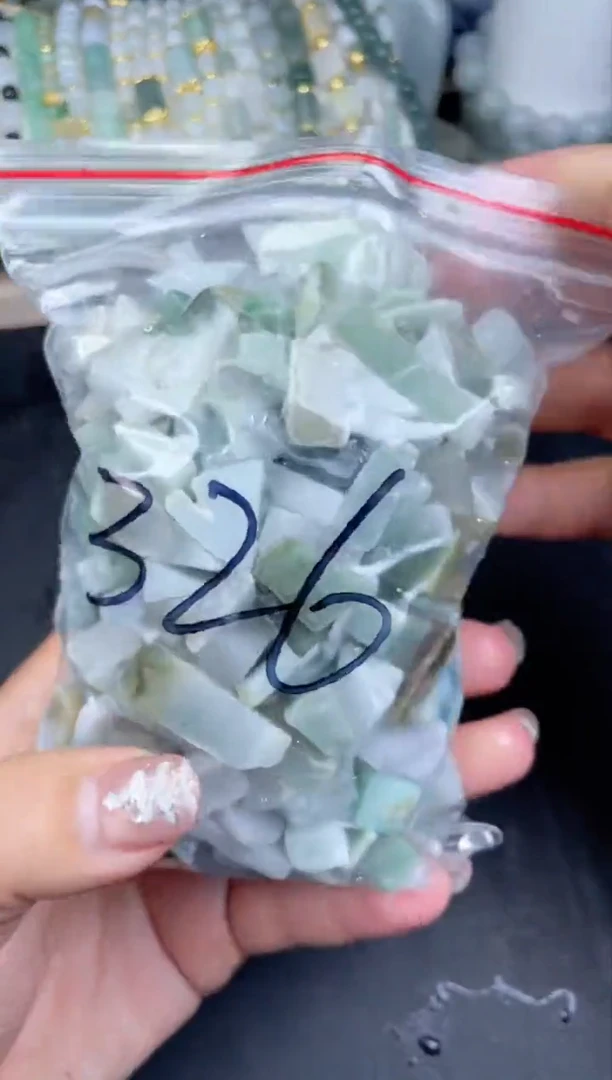 【闪购商品】翡翠颈饰未镶嵌翡翠边角小号500克326