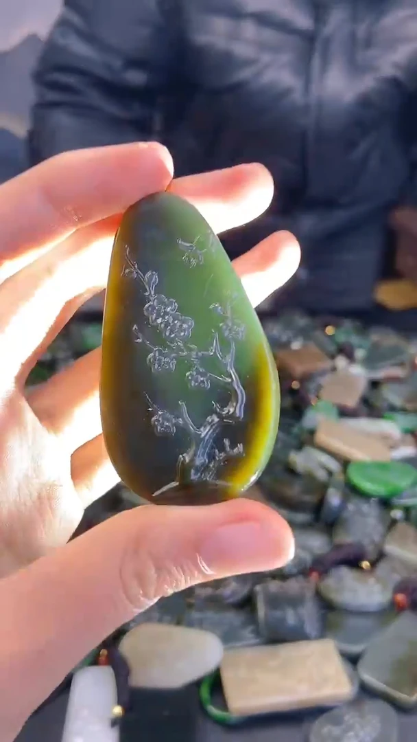 颈饰未镶嵌和田玉1