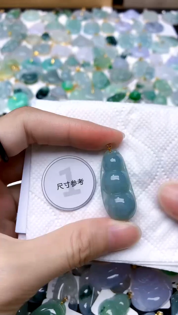 颈饰18K金镶嵌翡翠天然A货翡翠