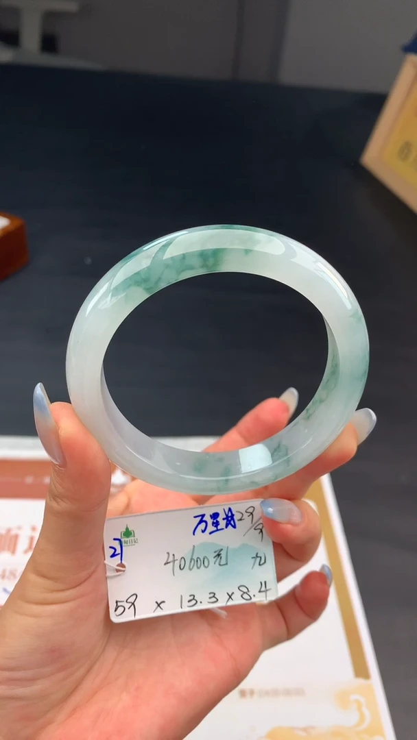 未镶嵌手镯翡翠自带#送人#，联系客服核对地址~