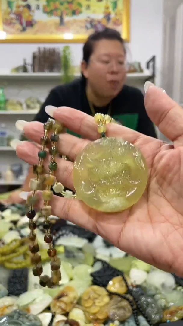 岫玉未镶嵌吊坠