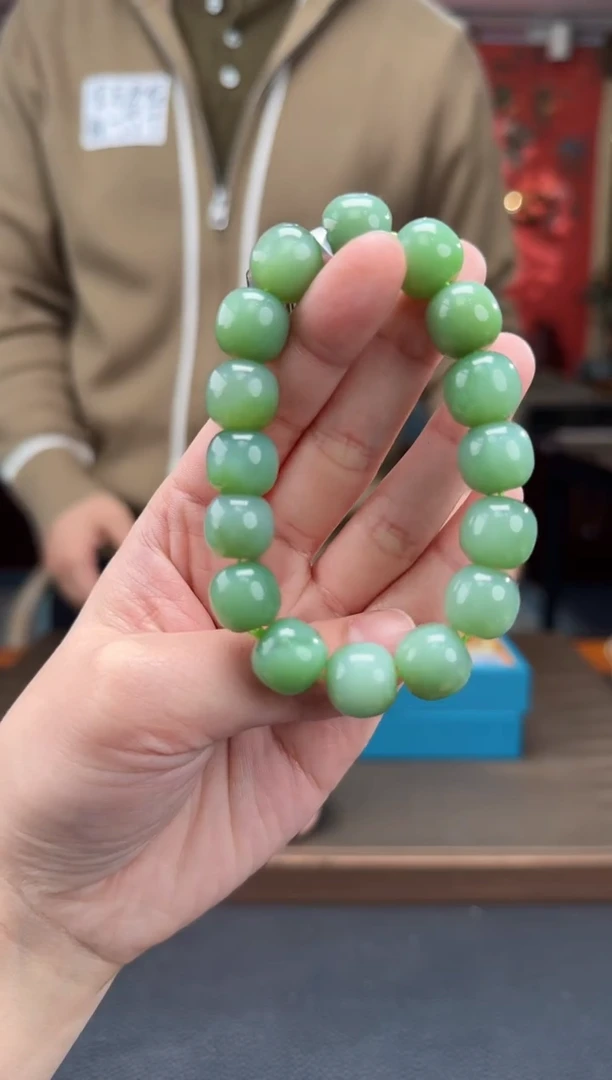 【闪购商品】和田玉手串未镶嵌碧玉粉绿老型单圈手串