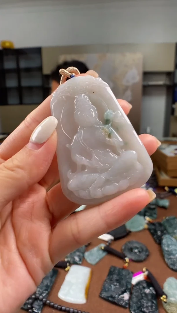 颈饰未镶嵌翡翠 多样性发其一