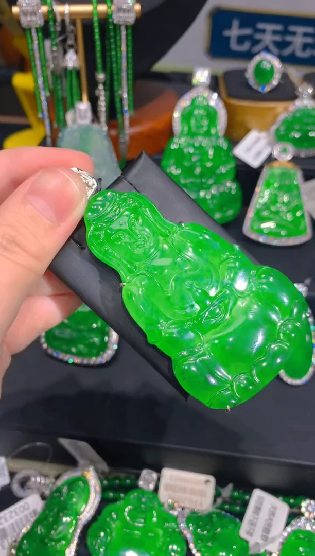 【闪购商品】翡翠颈饰未镶嵌63一季