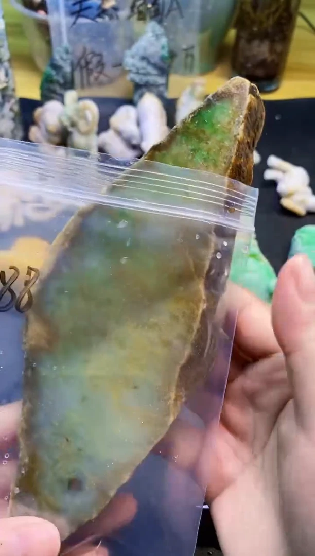 翡翠未镶嵌颈饰天然翡翠188