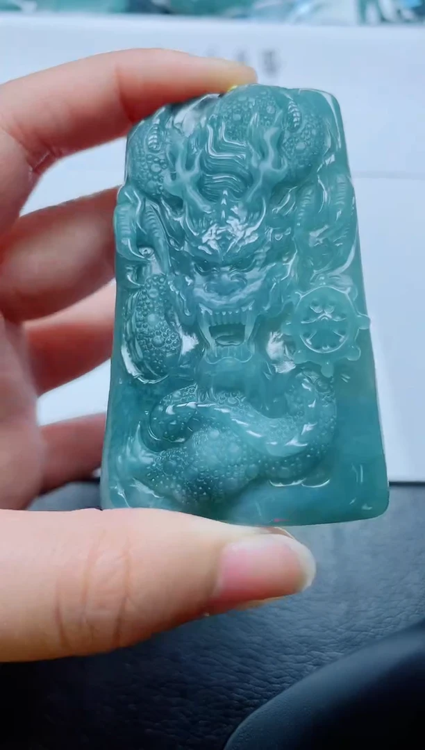 翡翠未镶嵌颈饰