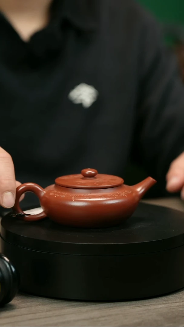 茶壶紫砂用****8H2375陈菊华刻绘扁晨