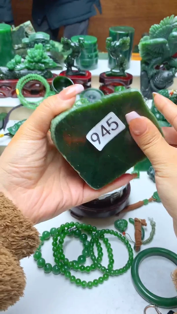 未镶嵌和田玉摆件1