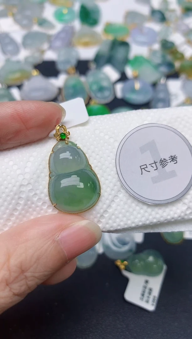 颈饰18K金镶嵌翡翠天然缅甸A货翡翠