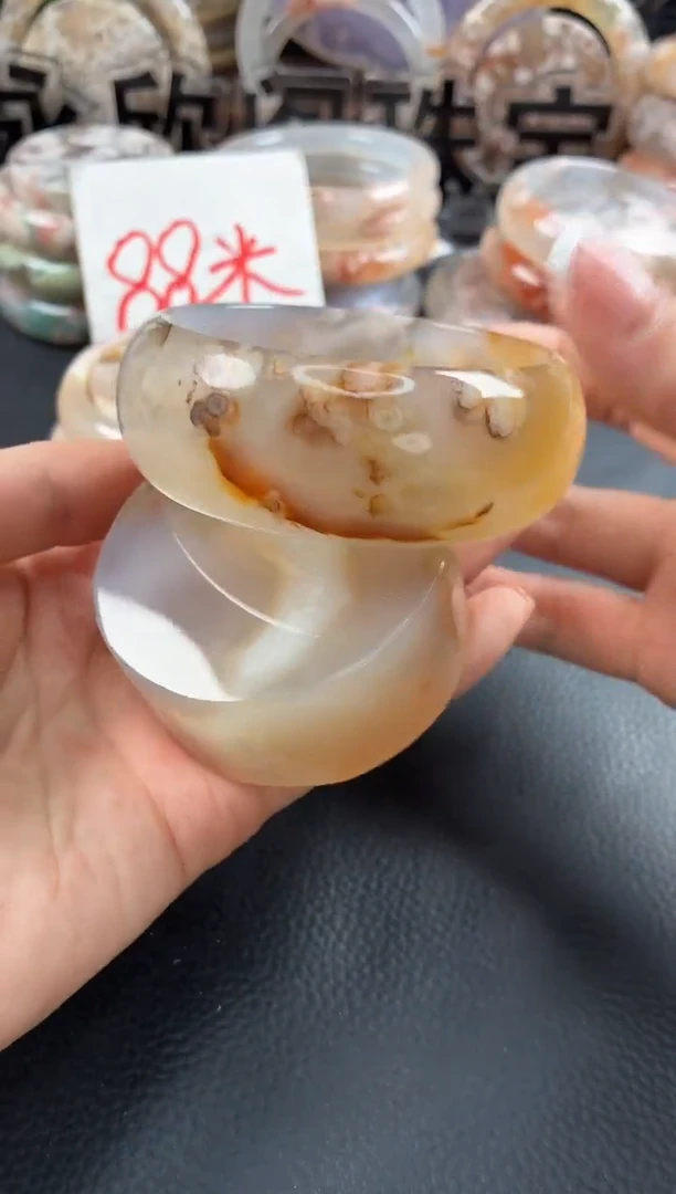 未镶嵌手镯（圆镯）石英质玉57