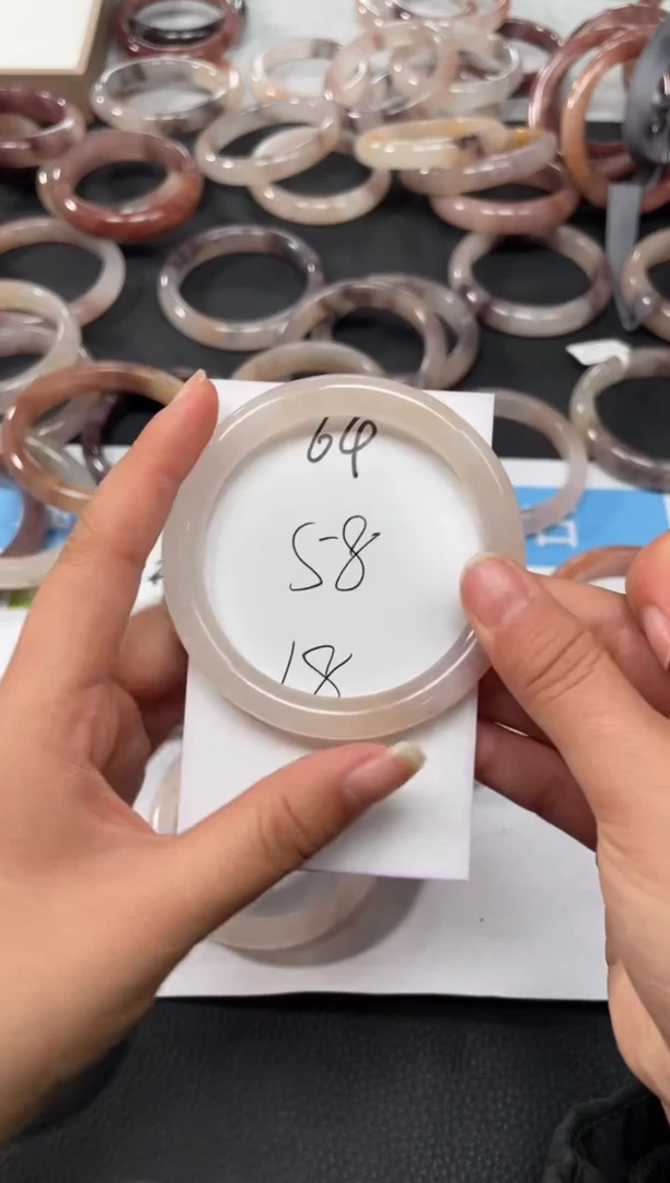 未镶嵌手镯石英质玉64