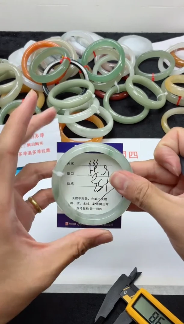 未镶嵌手镯石英质玉133