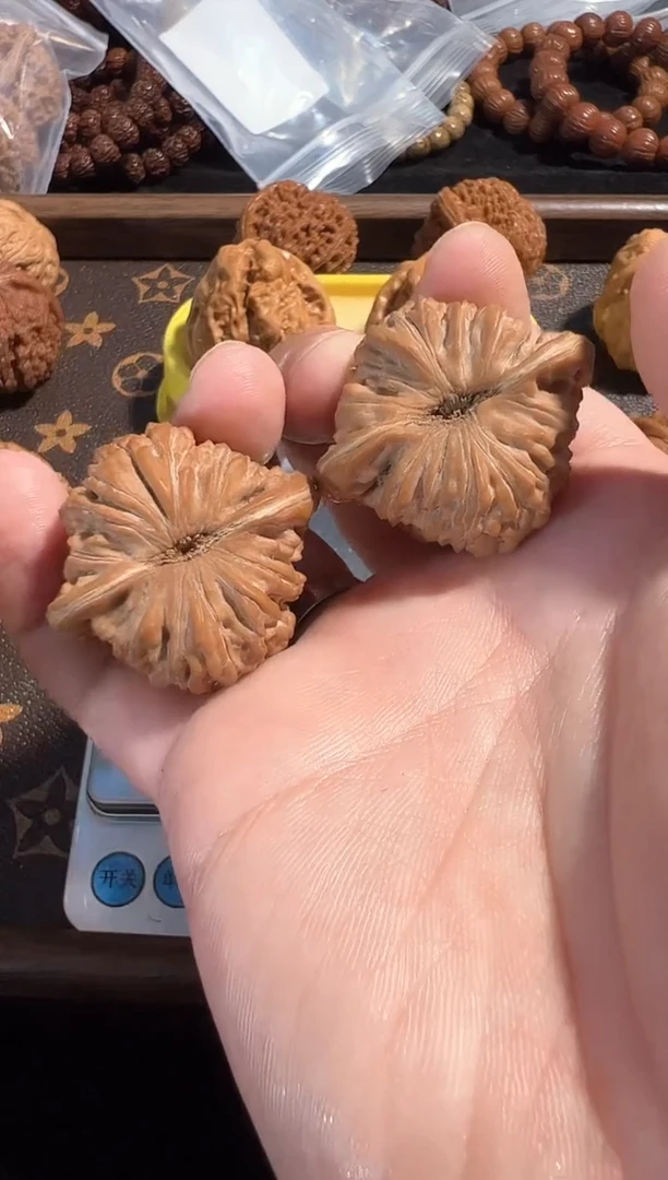 把件核桃40尺全品红皮楼子