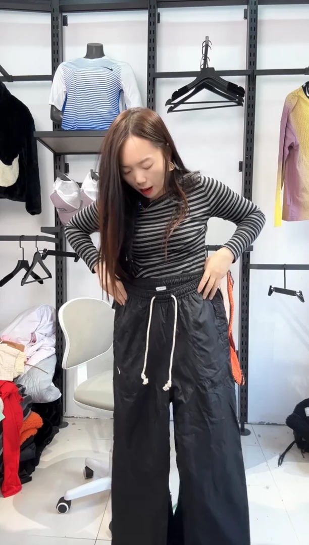 2686 编码  瑕疵直播间过款为准 尺码185