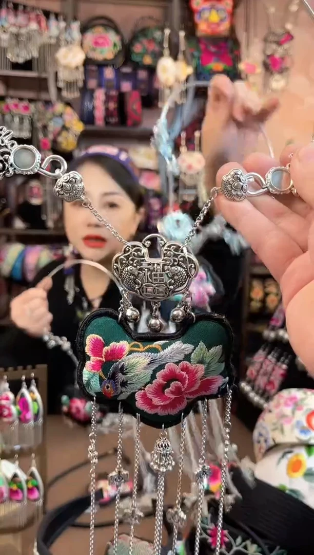 织绣民族风手工非遗老绣饰品673