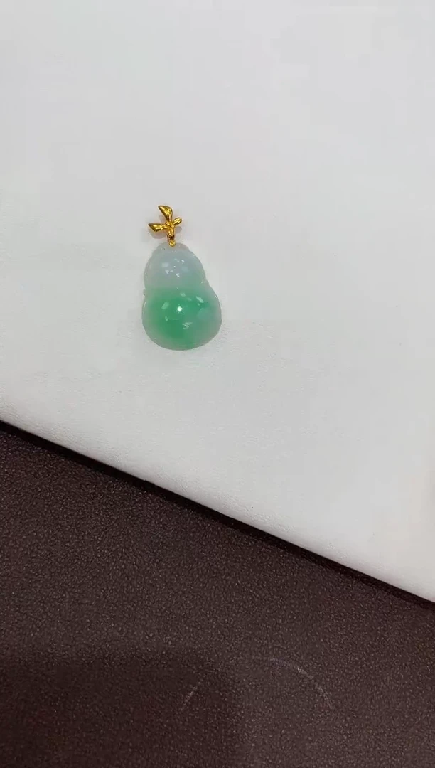翡翠18K金镶嵌颈饰天然缅甸a货翡翠