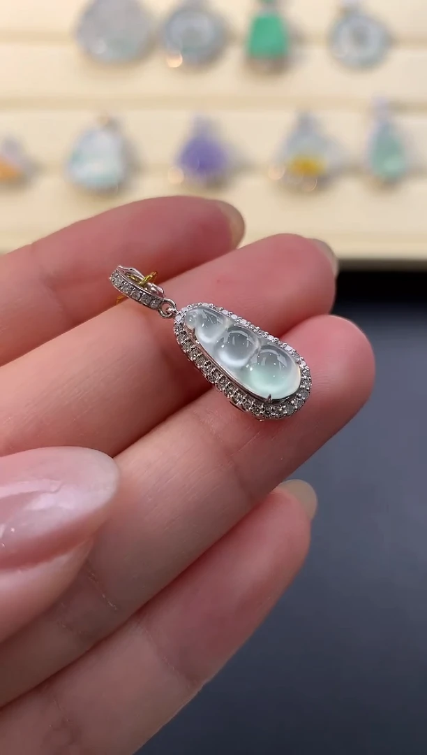 【闪购商品】翡翠颈饰18K金镶嵌D985