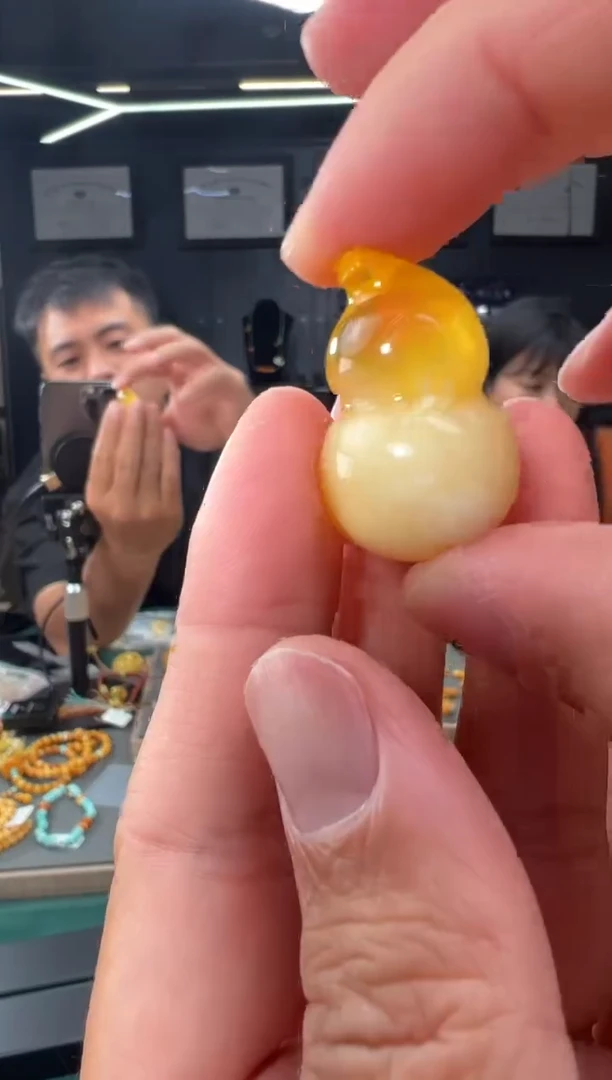 裸石琥珀未镶嵌金溶洞白花葫芦-s26