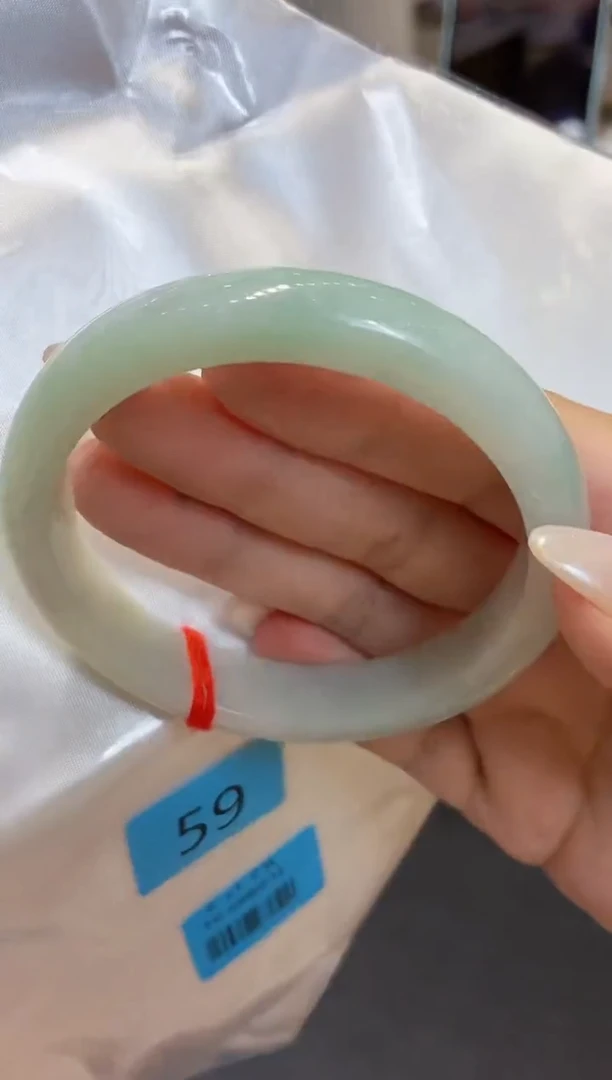 翡翠手镯未镶嵌翡翠手镯