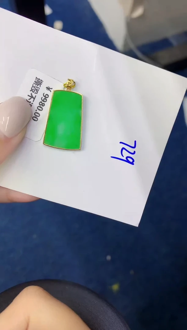 颈饰18K金镶嵌翡翠缅甸天然翡翠A货