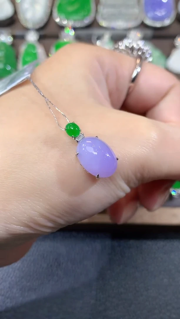 吊坠(不含链)18K金镶嵌翡翠C8 紫货有一定色差 多样性发货一件