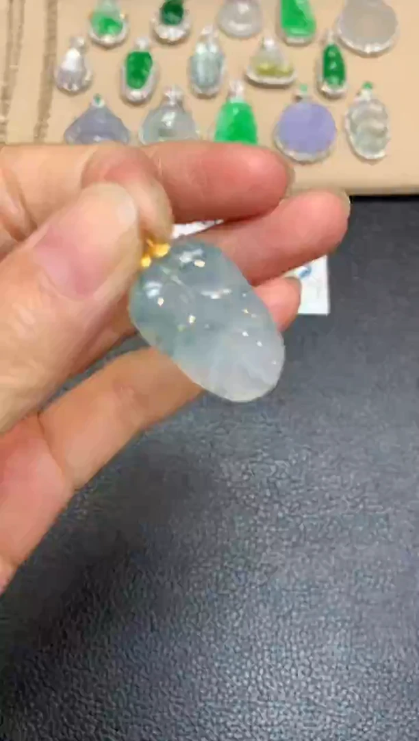 颈饰18K金镶嵌翡翠树叶【无服务费